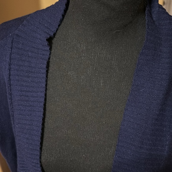 Navy open front long cardigan.  Long sleeve, front pockets. Size large - Picture 3 of 6